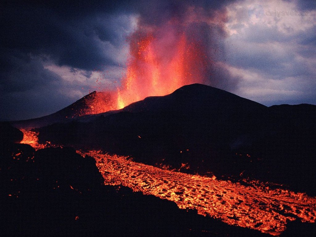 Foto: Kimanura Volcano Erupting, Virunga National Park, Democratic Republic Of The Congo