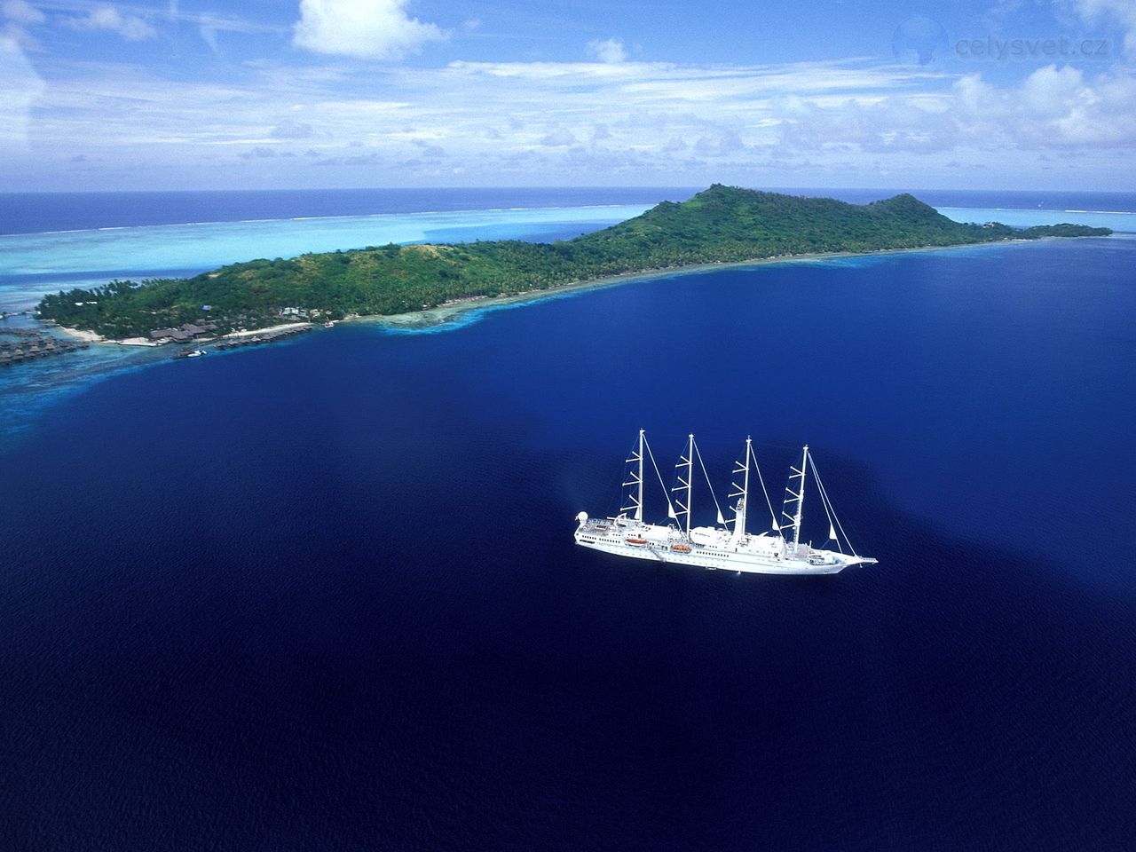 Foto: The Windstar Near Bora Bora, French Polynesia