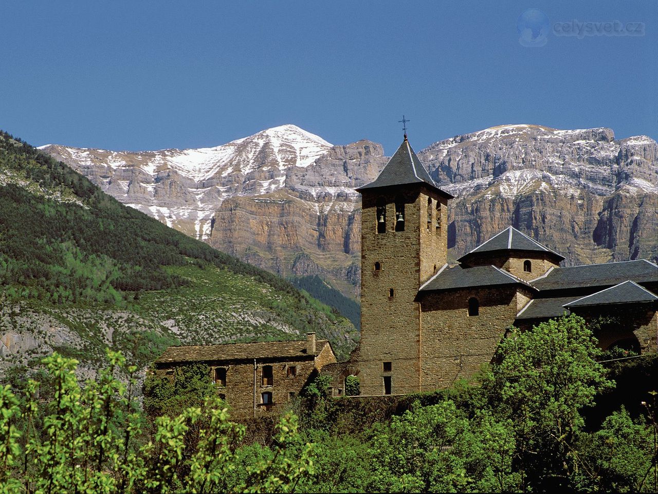 Foto: Torla In Ordesa National Park, Huesca Province, Aragyn, Pyrenees Mountains, Spain