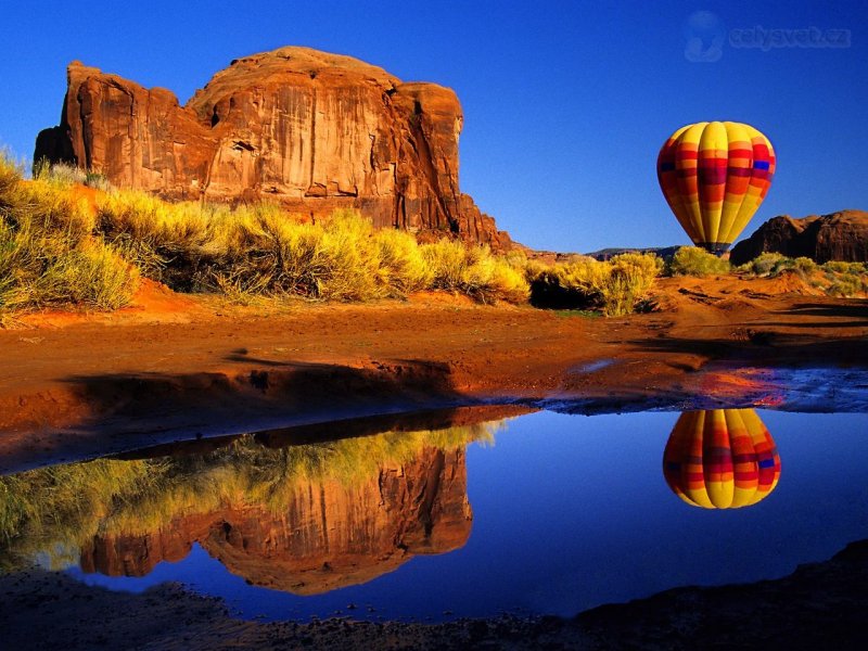 Foto: Hot Air Balloon Reflected, Arizona